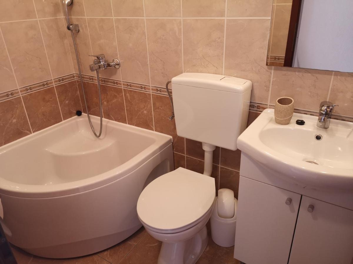 חוואר Apartments & Rooms Anita מראה חיצוני תמונה