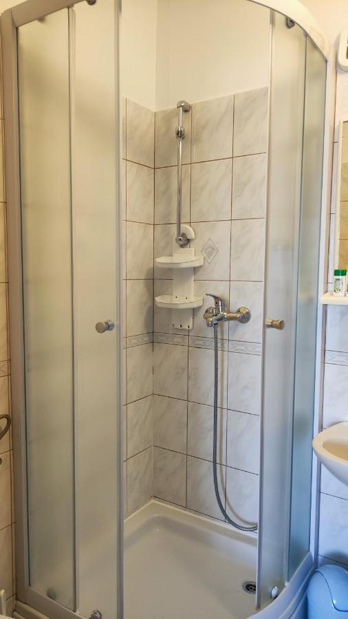 חוואר Apartments & Rooms Anita מראה חיצוני תמונה