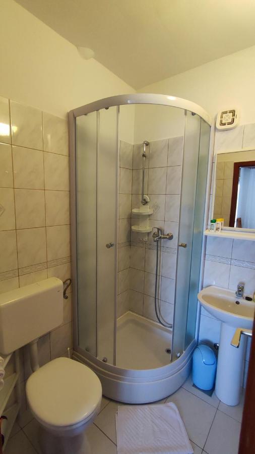 חוואר Apartments & Rooms Anita מראה חיצוני תמונה
