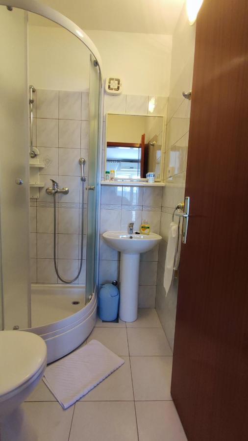 חוואר Apartments & Rooms Anita מראה חיצוני תמונה
