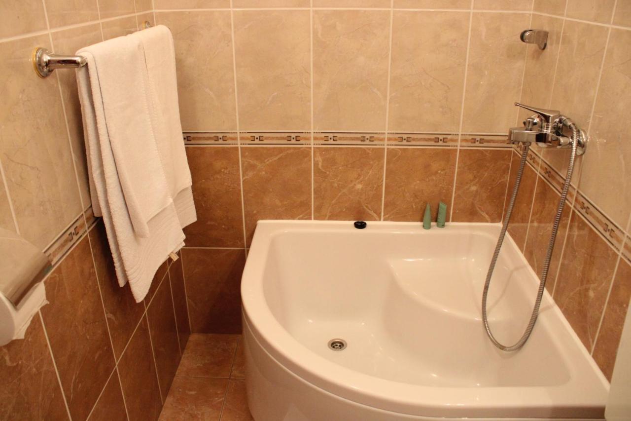 חוואר Apartments & Rooms Anita מראה חיצוני תמונה
